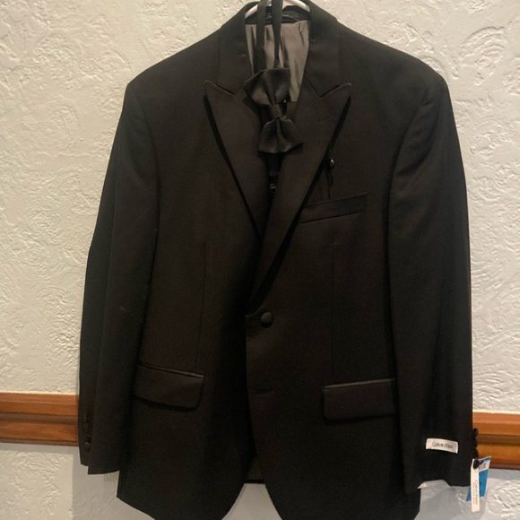 Calvin Klein Tuxedo - Picture 1 of 3